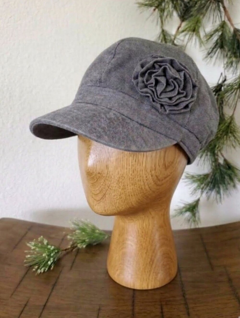 Relativity Gray Newsboy Cap Baker Boy Cabbie Visor Hat 3D Denium Flower Accent